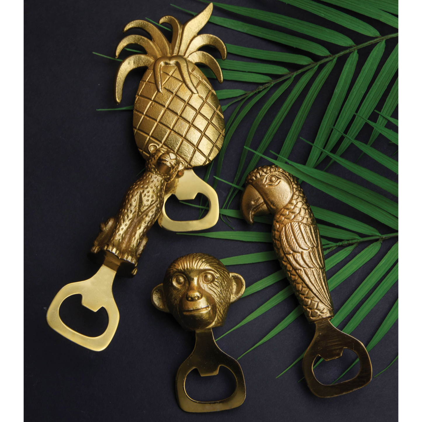 Set van vier goudkleurige flesopeners – luipaard, aap, ananas en papegaai – perfect als cadeau of decoratief accessoire. Verkrijgbaar bij Sherlocks Place