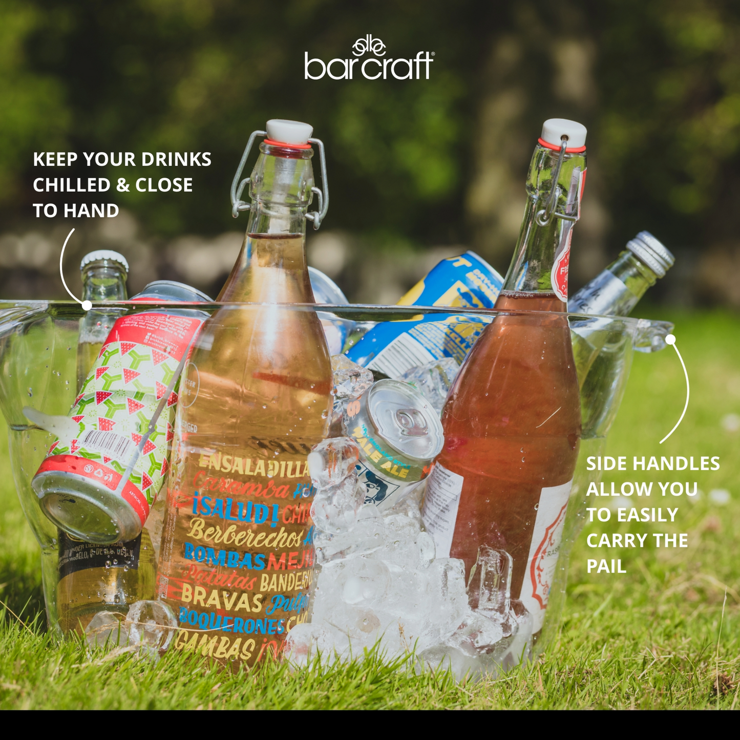 Outdoor setting met BarCraft cooler gevuld met drankjes — houdt alles lekker koud en is eenvoudig draagbaar. Verkrijgbaar bij Sherlocks Place.
Favoriet bij kampeerders en festivalbezoekers.