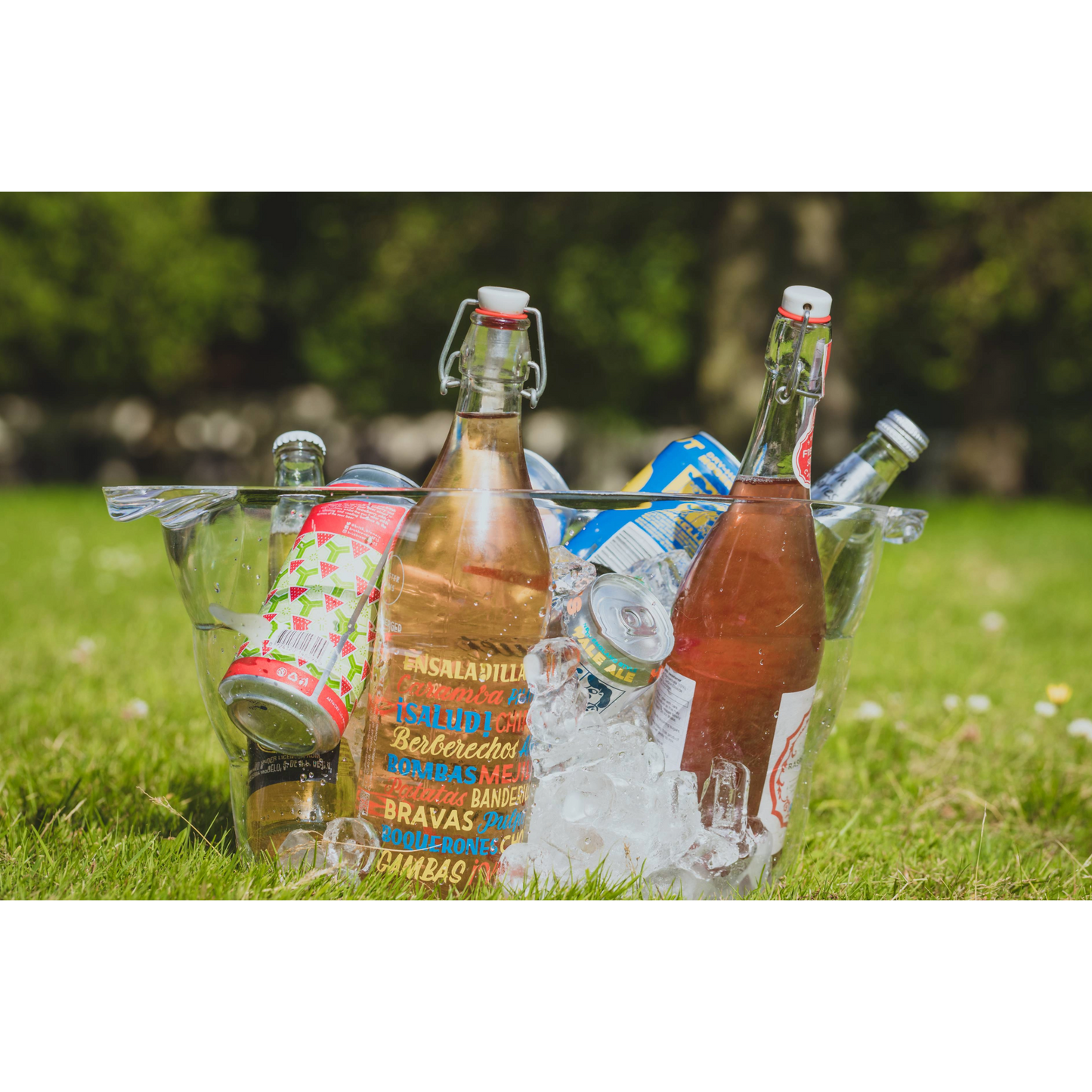 Picknickmoment met BarCraft cooler — koelt je drankjes in stijl, waar je ook bent. Verkrijgbaar bij Sherlocks Place.
Favoriet bij kampeerders en festivalbezoekers.