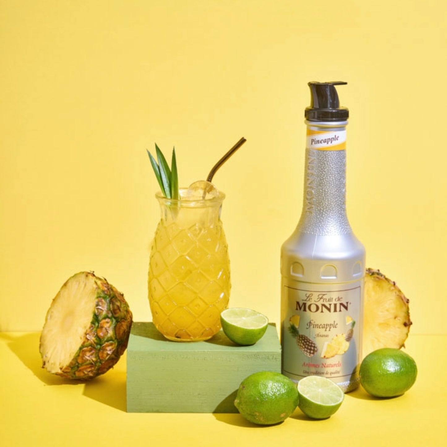 Sherlocks Place Rotterdam Le Fruit de Monin Pineapple bottle and glass lemonade