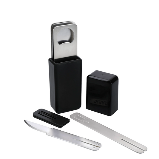 BarCraft cocktail tools gedeeltelijk uit compacte opbergcase, inclusief bar mes, stirrer en flesopener. Verkrijgbaar bij Sherlocks Place 