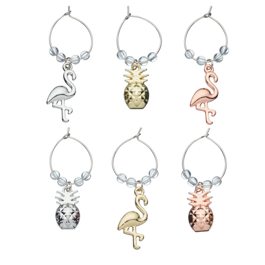Set van 6 tropische wijn charms in metallic kleuren (flamingo’s en ananassen), ideaal voor borrels of zomerse feestjes. Verkrijgbaar bij Sherlocks Place.