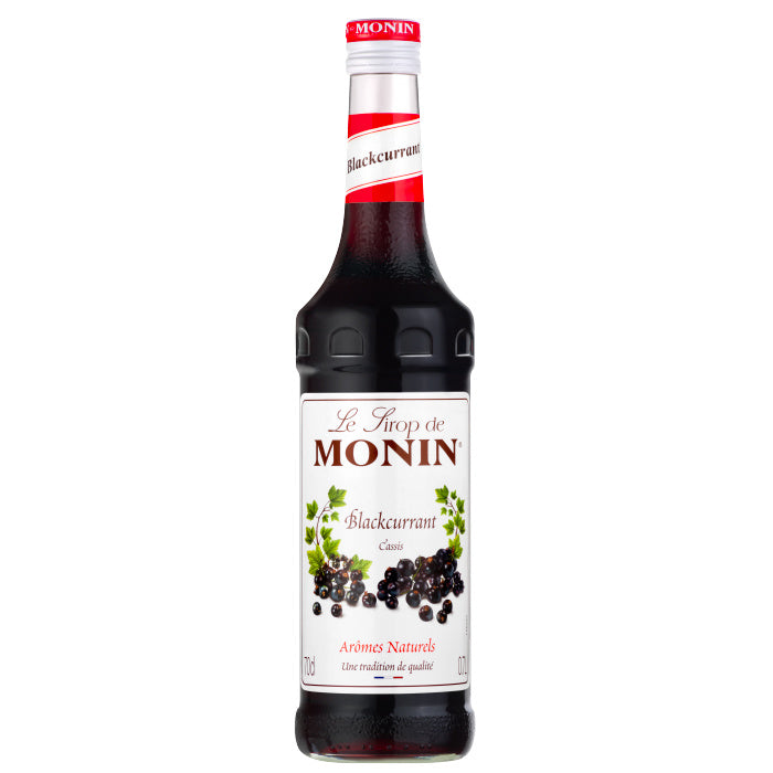 Een fles Monin Siroop van Zwarte Bes, ook wel Cassis of Blackcurrant genaamd Fles van 70cl Verkrijgbaar bij Sherlocks Place Rotterdam