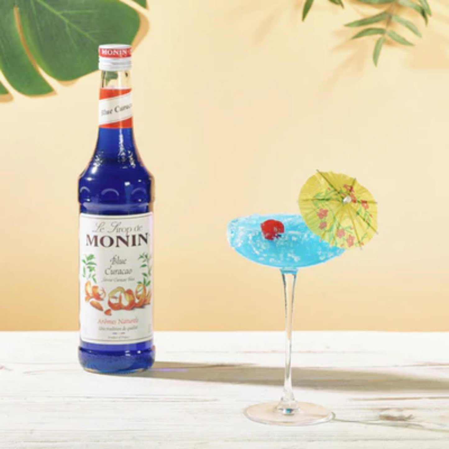 Een cocktail Cari met de alcoholvrije blue curacao van Monin bij Sherlocks Place Rotterdam