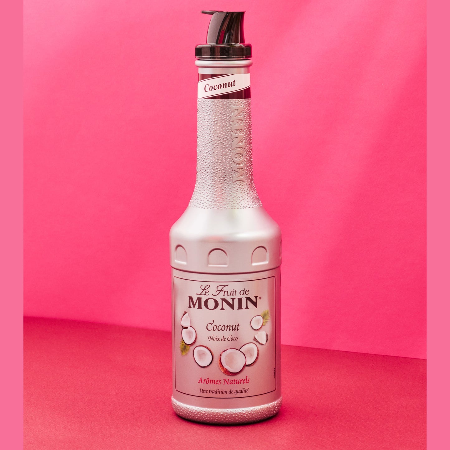 Sherlocks Place Rotterdam Coco Fruitpuree Monin fles roze achtergrond